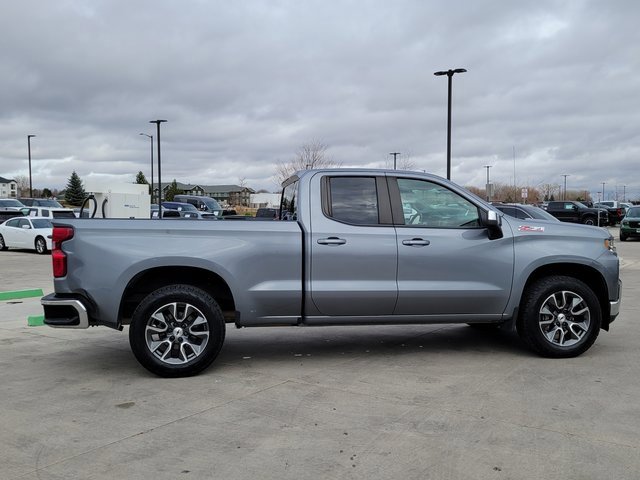 Used 2022 Chevrolet Silverado 1500 LT image 2