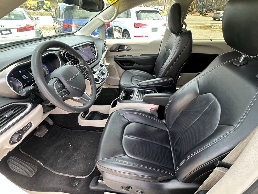 Used 2023 Chrysler Pacifica Touring-L FWD image 25