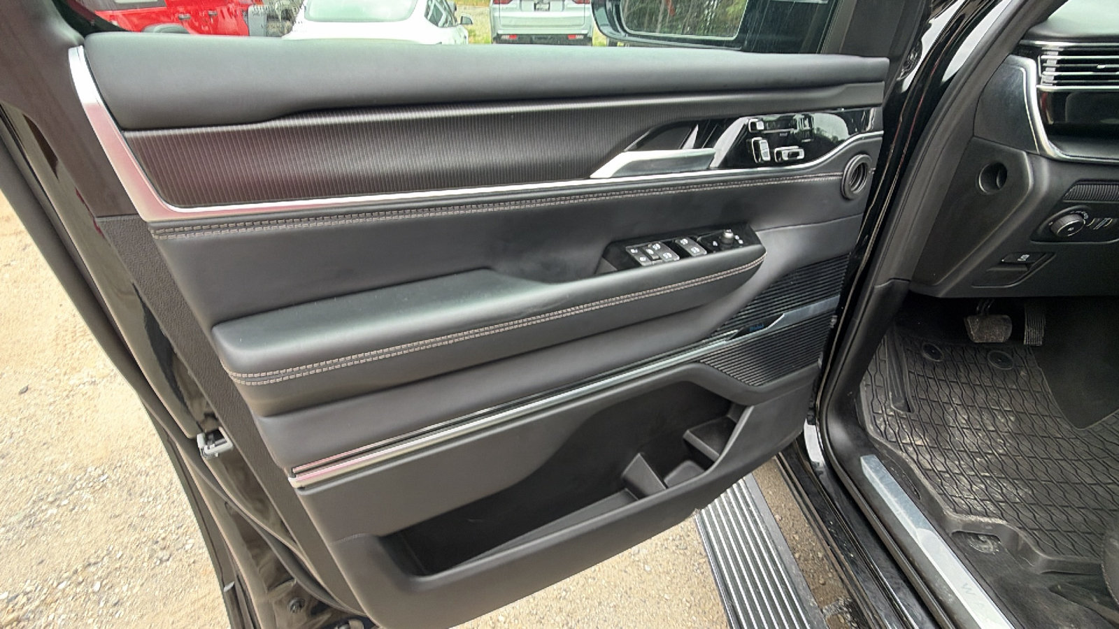 Certified 2025 Jeep Grand Wagoneer Series II Obsidian w/ Quick Order Packagew 28T AWD/4WD image 14