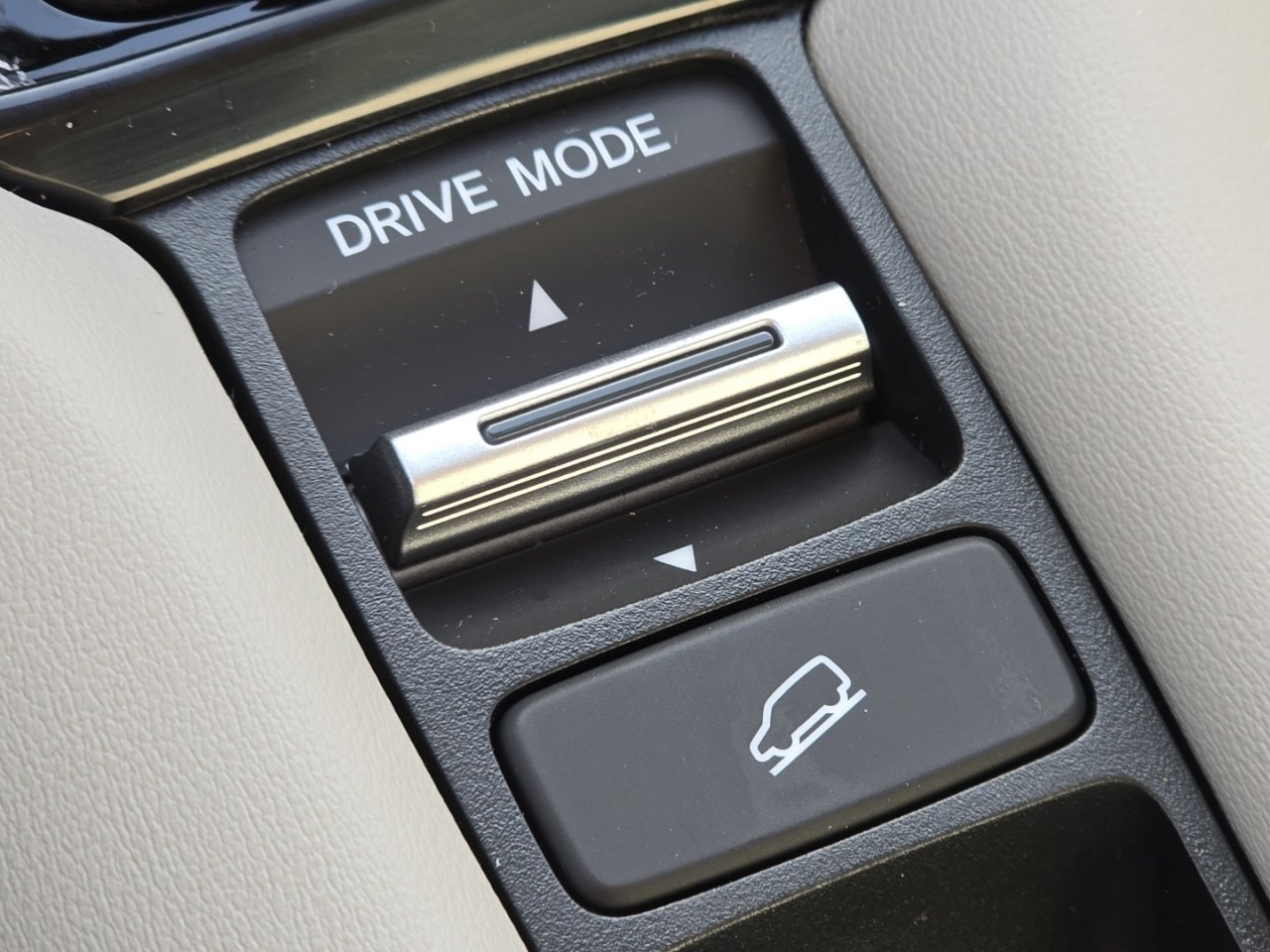 New 2026 Honda HR-V LX image 9