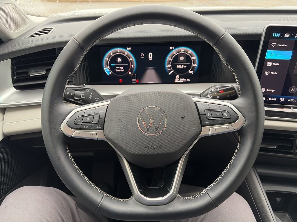 Certified 2025 Volkswagen Tiguan SE image 16