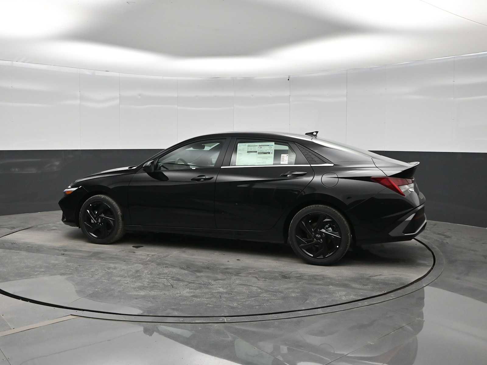 New 2026 Hyundai Elantra SEL Sport FWD image 5
