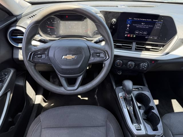 Used 2024 Chevrolet Trax LS w/ LS Convenience Package FWD image 11