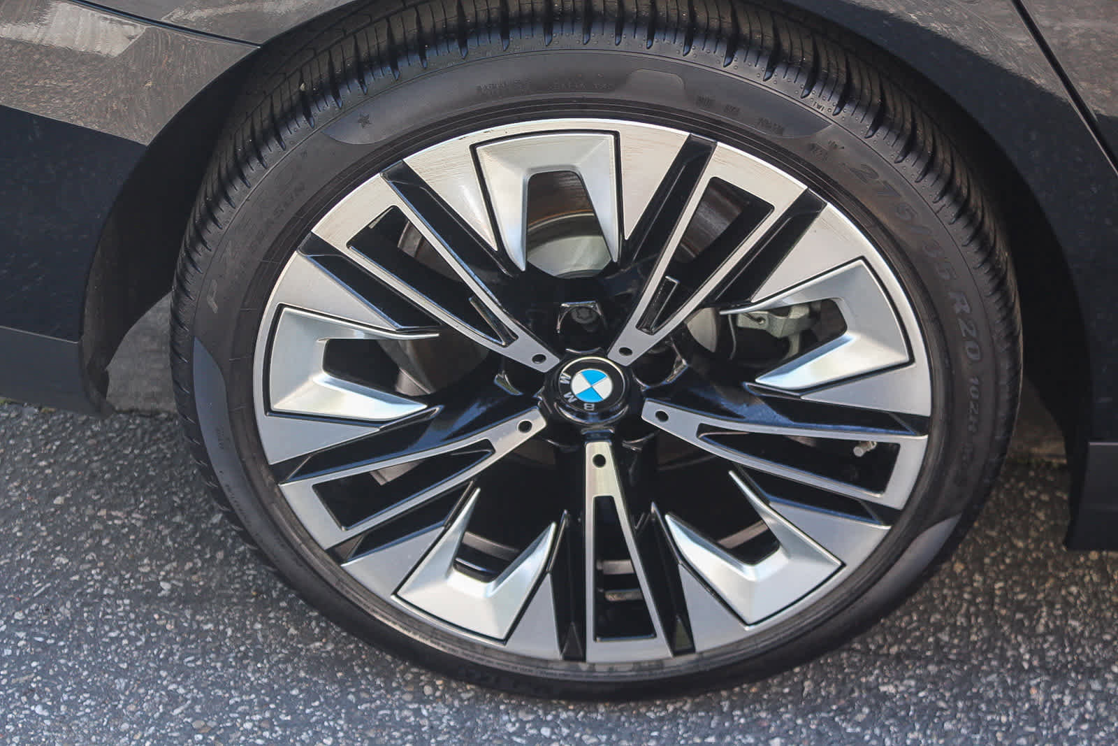 Used 2026 BMW 530i xDrive w/ Premium Package image 8