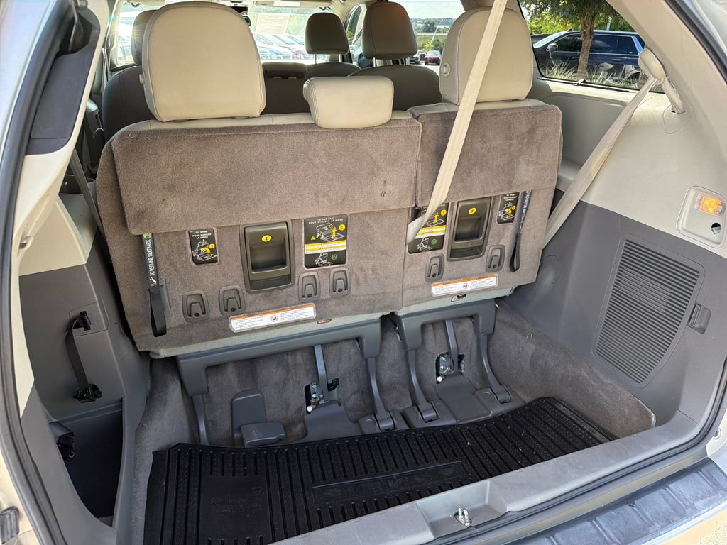 Used 2017 Toyota Sienna XLE w/ XLE Navigation Package FWD image 37