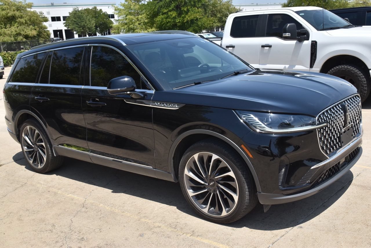 Certified 2026 Lincoln Aviator Reserve AWD/4WD image 4