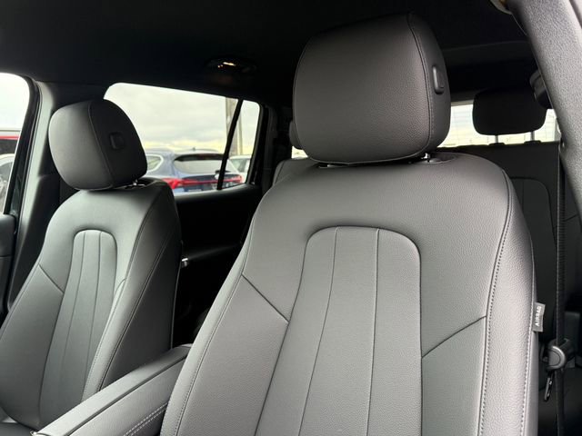 Used 2025 Mercedes-Benz GLB 250 4MATIC image 10