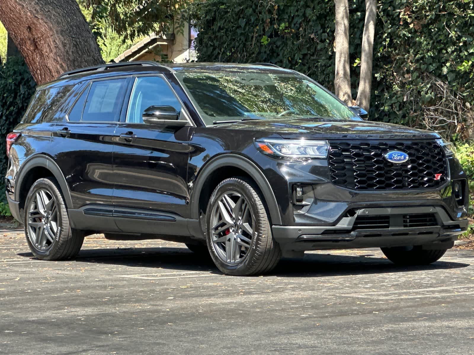 Certified 2025 Ford Explorer ST RWD image 9