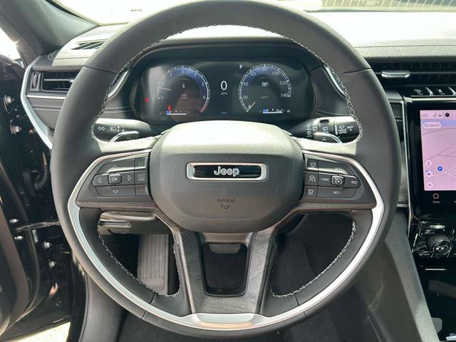 New 2025 Jeep Grand Cherokee Limited w/ Black Appearance Package image 9