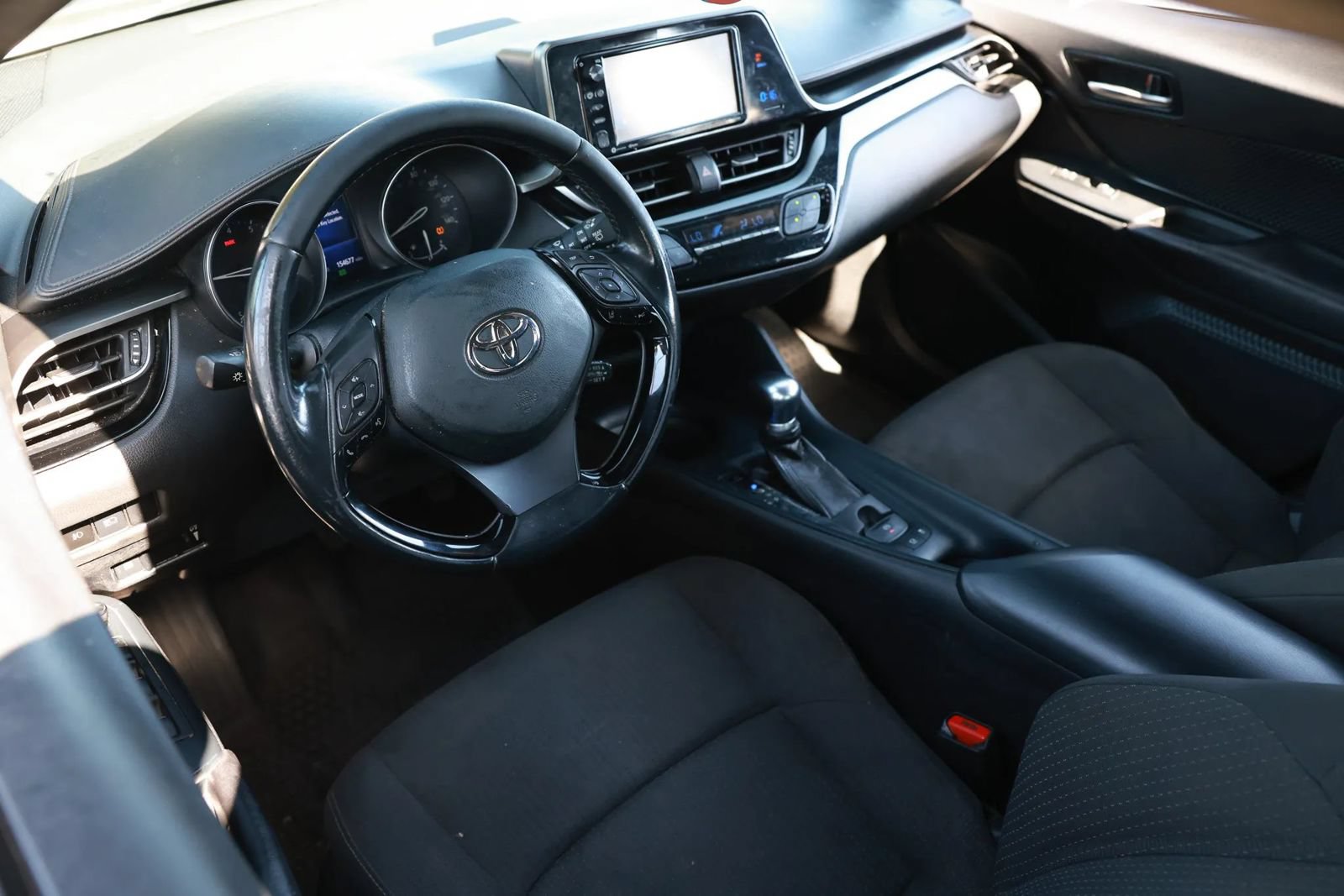 Used 2018 Toyota C-HR XLE FWD image 17