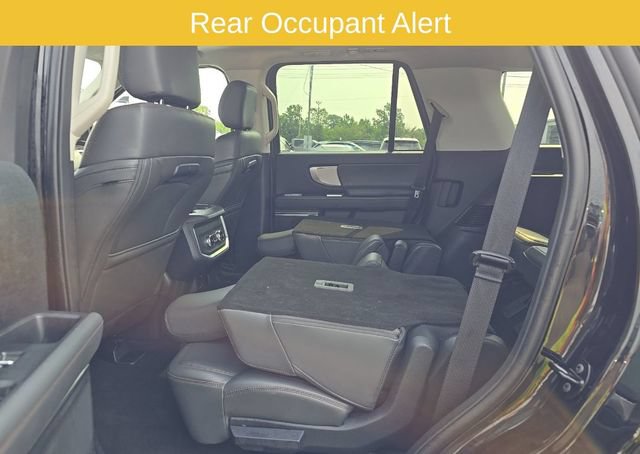Used 2025 Ford Expedition Active AWD/4WD image 9