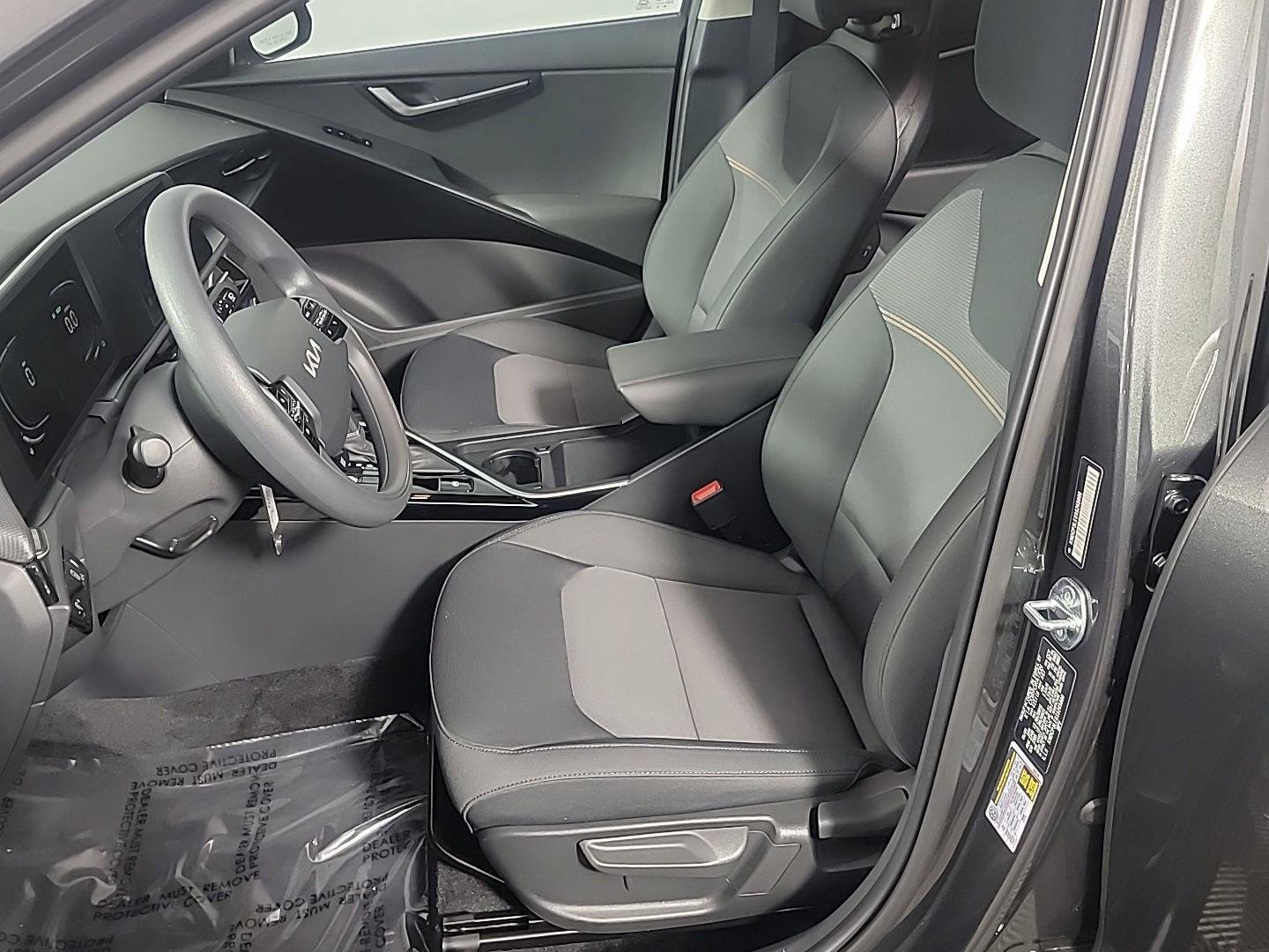 Used 2025 Kia Niro LX image 19