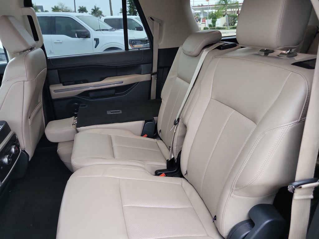 Used 2024 Ford Expedition Max XLT image 12