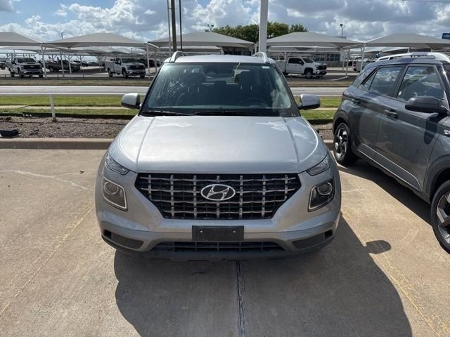 Used 2025 Hyundai Venue SEL image 2