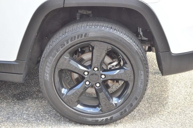 Used 2023 Jeep Grand Cherokee Altitude AWD/4WD image 12