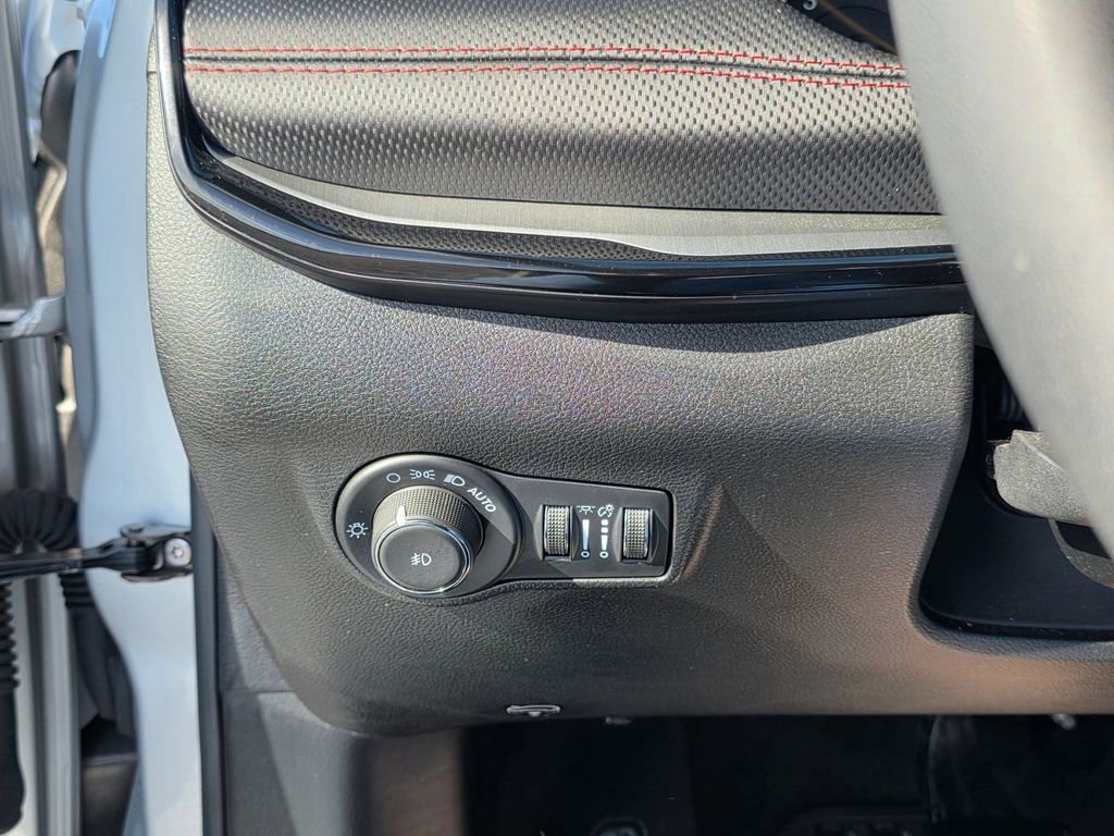 Used 2025 Jeep Compass Trailhawk image 14