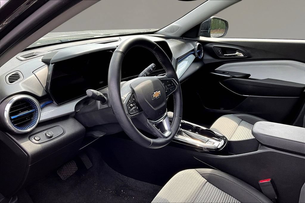 Used 2024 Chevrolet Trax LT w/ Driver Confidence Package FWD image 13
