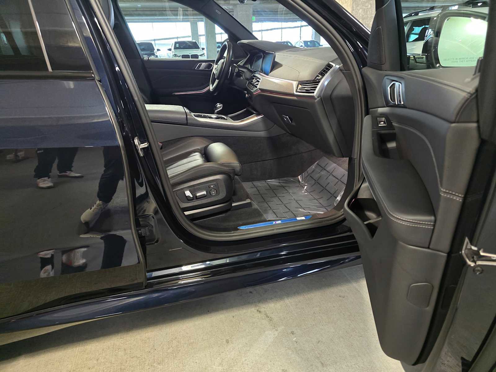 Used 2022 BMW X5 xDrive40i w/ M Sport Package image 32