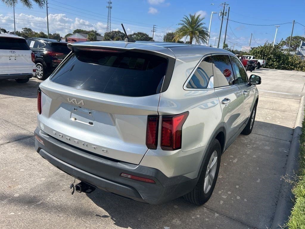 Used 2022 Kia Sorento LX image 7