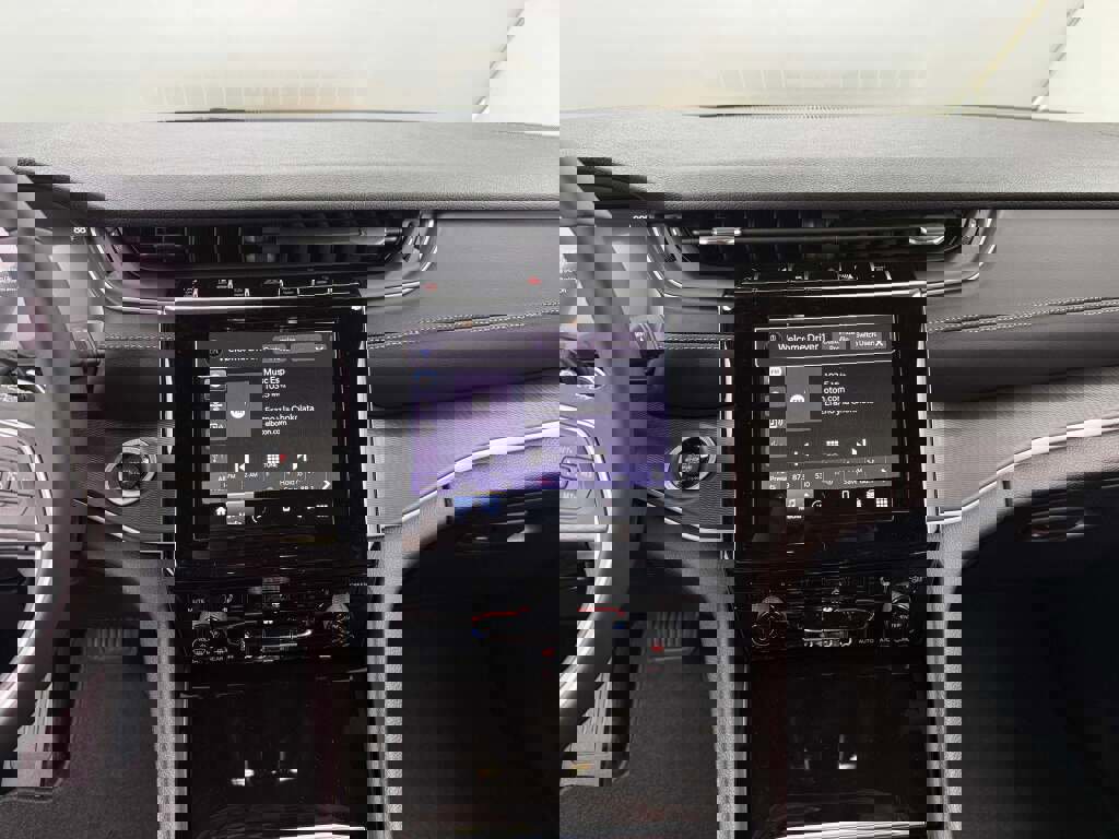 New 2025 Jeep Grand Cherokee L Laredo image 26