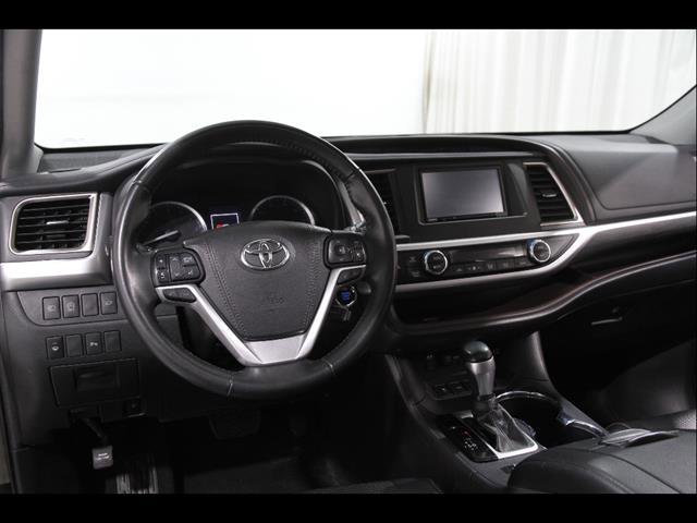 Used 2019 Toyota Highlander Limited AWD/4WD image 6