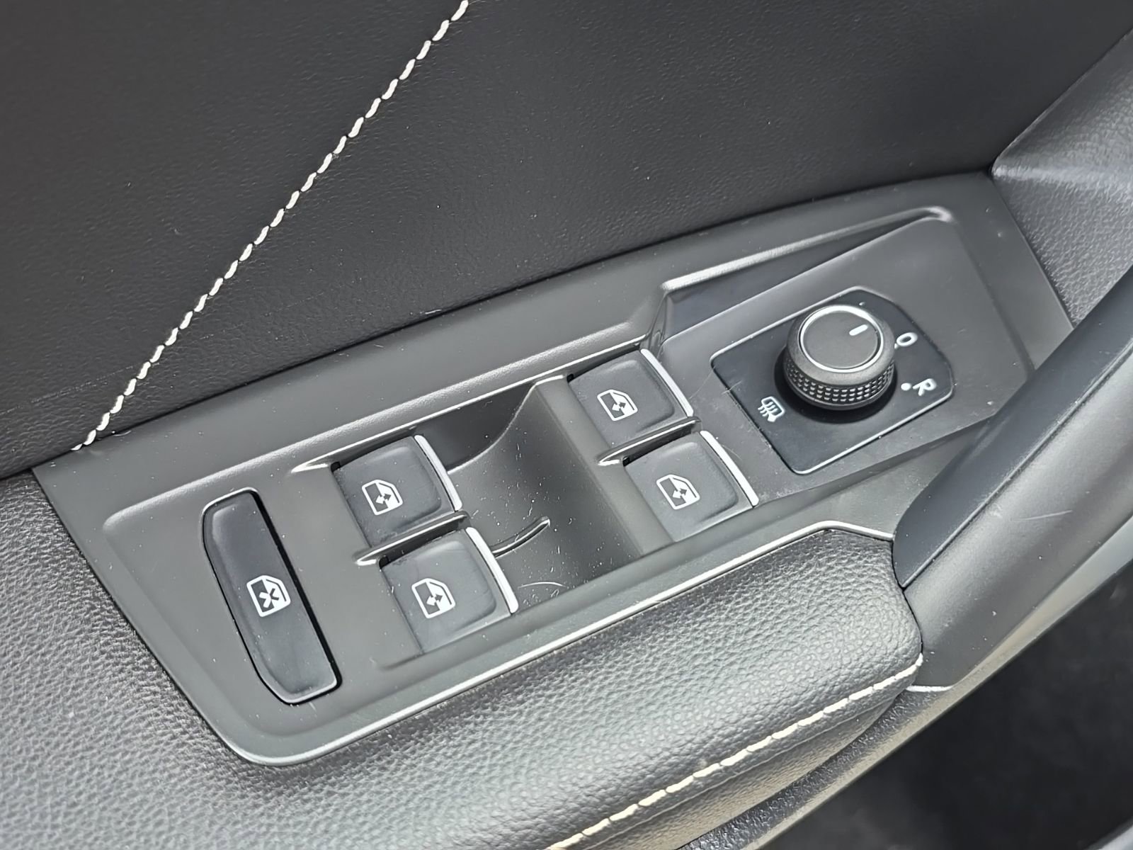 Certified 2023 Volkswagen Tiguan SE image 16