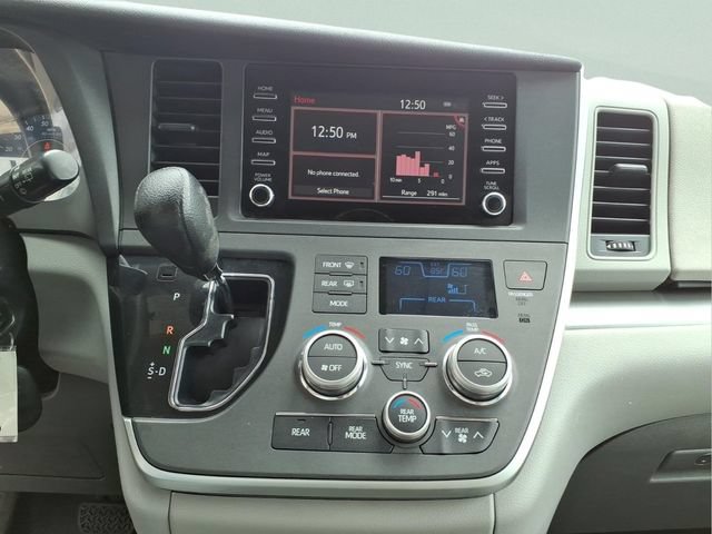 Used 2020 Toyota Sienna L FWD image 18