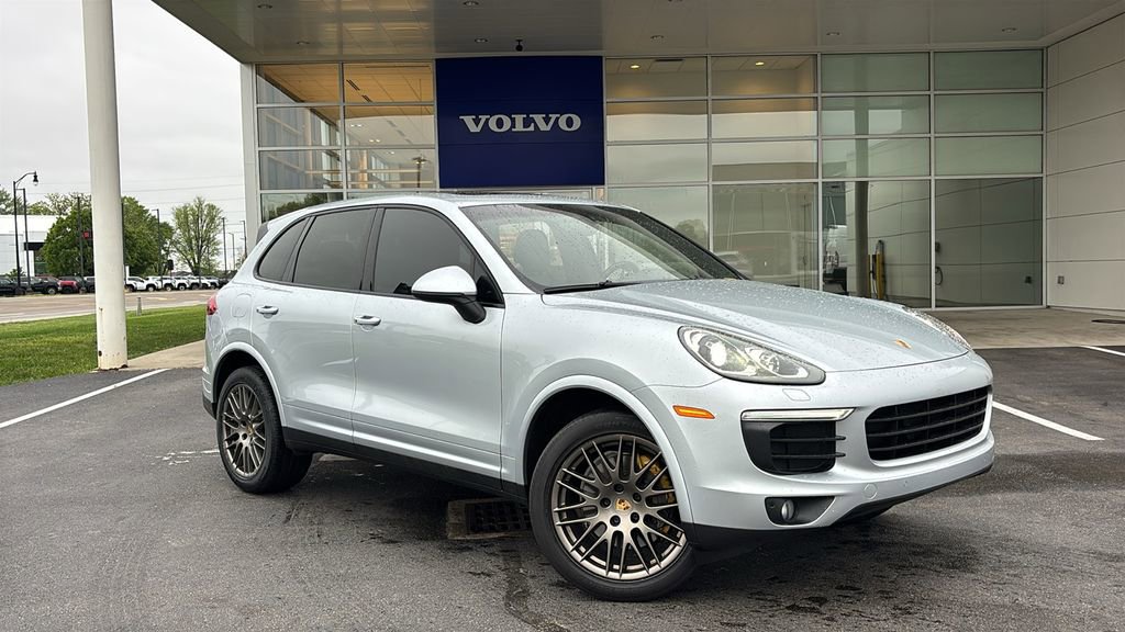 Used 2017 Porsche Cayenne Platinum Edition AWD/4WD image 2