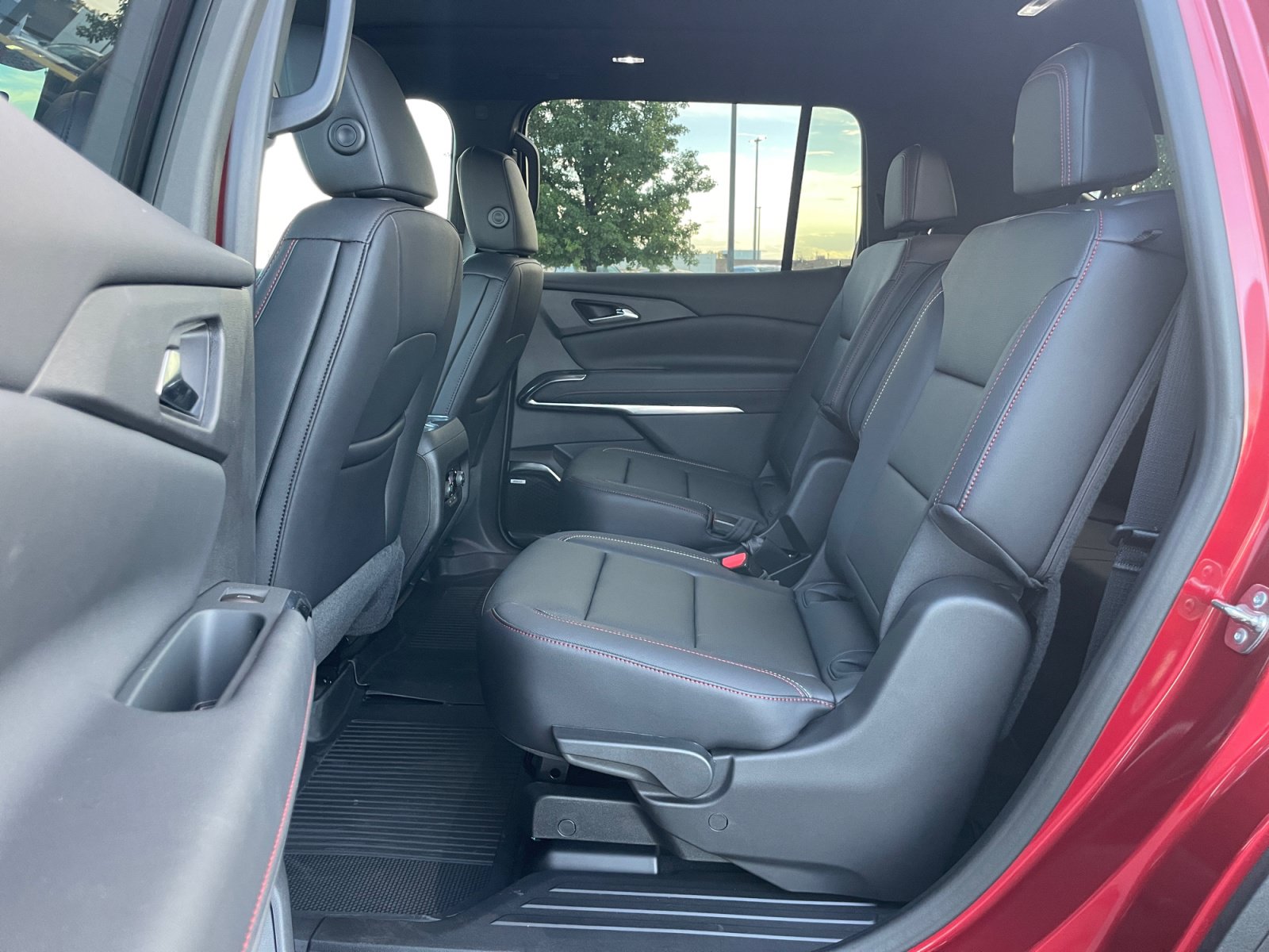 New 2026 Chevrolet Traverse Z71 w/ Enhanced Driving Package AWD/4WD image 24
