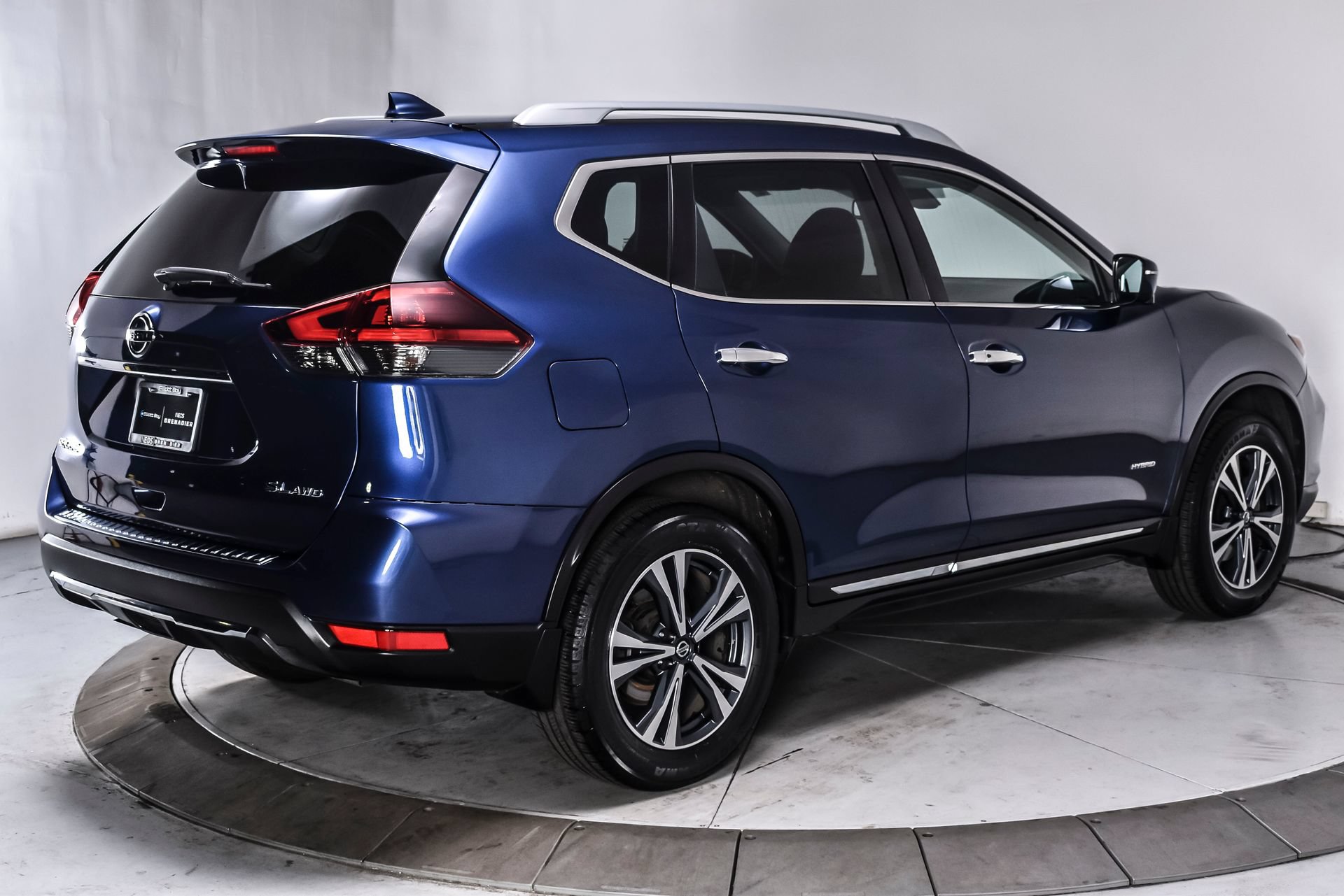 Used 2018 Nissan Rogue SL w/ Premium Package AWD/4WD image 6