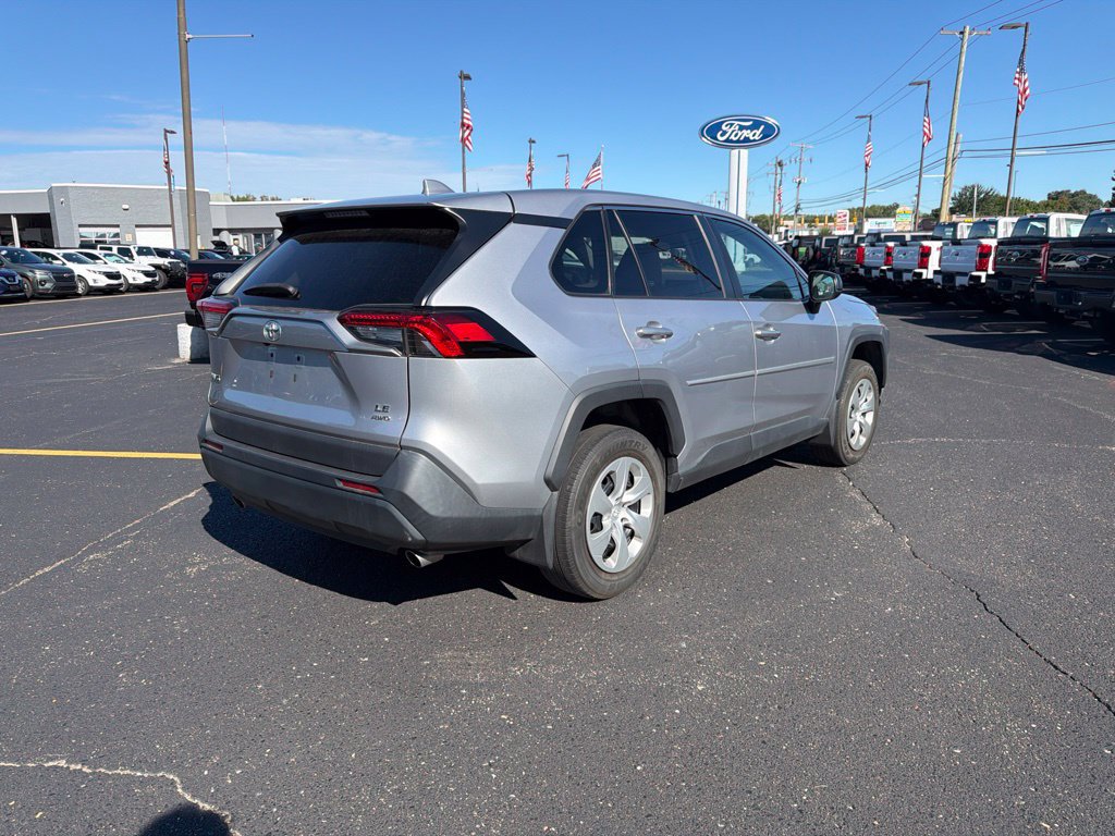 Used 2022 Toyota RAV4 LE AWD/4WD image 5