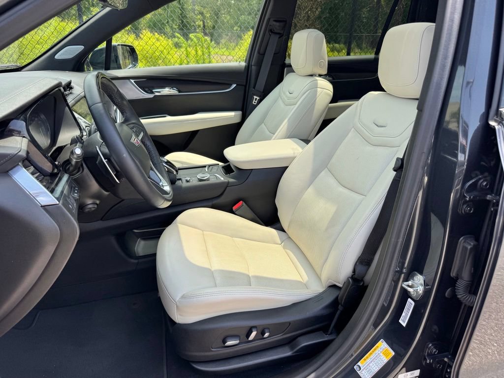 Used 2023 Cadillac XT6 Sport w/ Technology Package AWD/4WD image 19