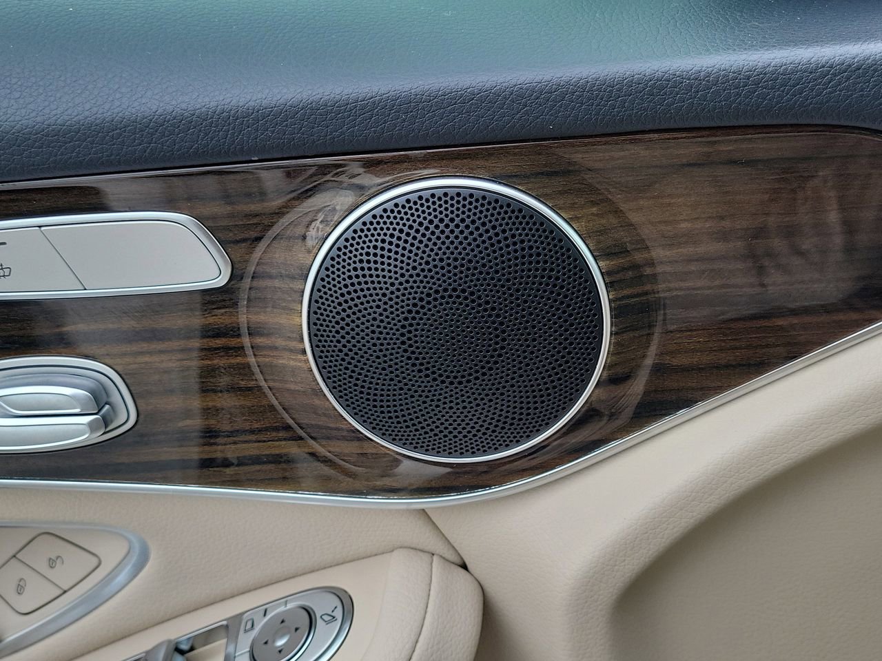 Used 2022 Mercedes-Benz GLC 300 image 25