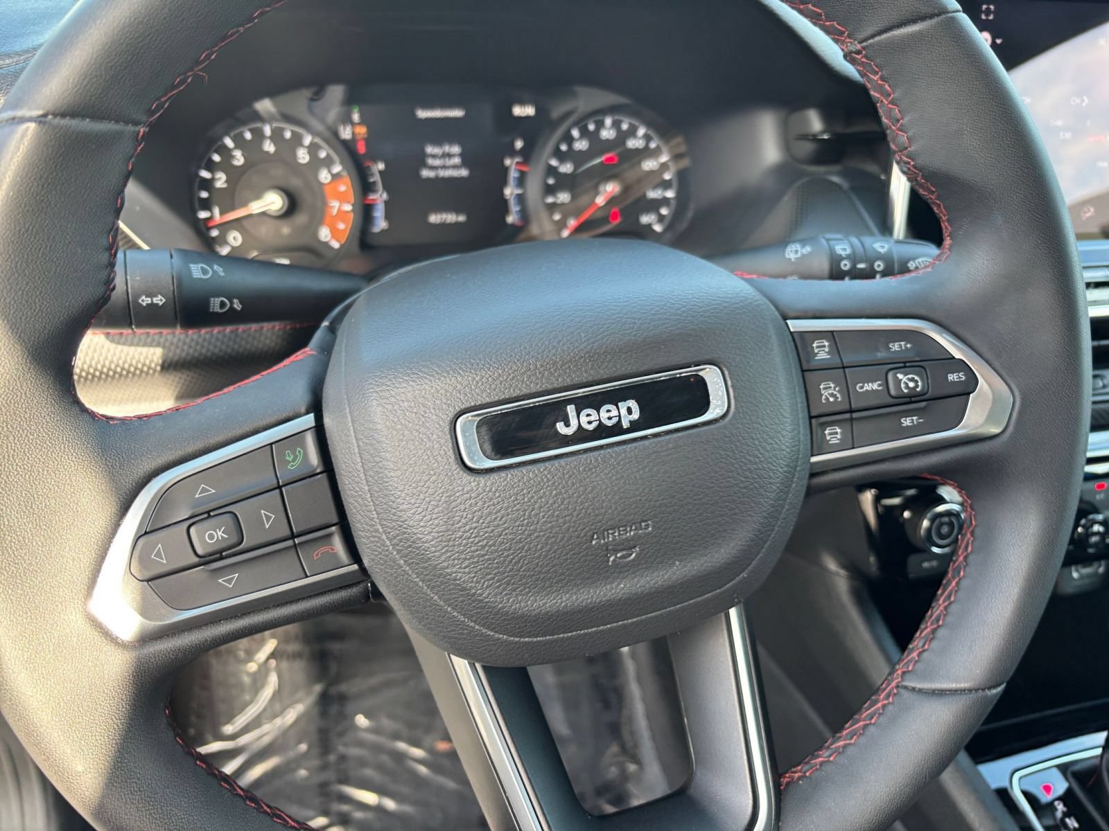 Used 2025 Jeep Compass Trailhawk AWD/4WD image 28
