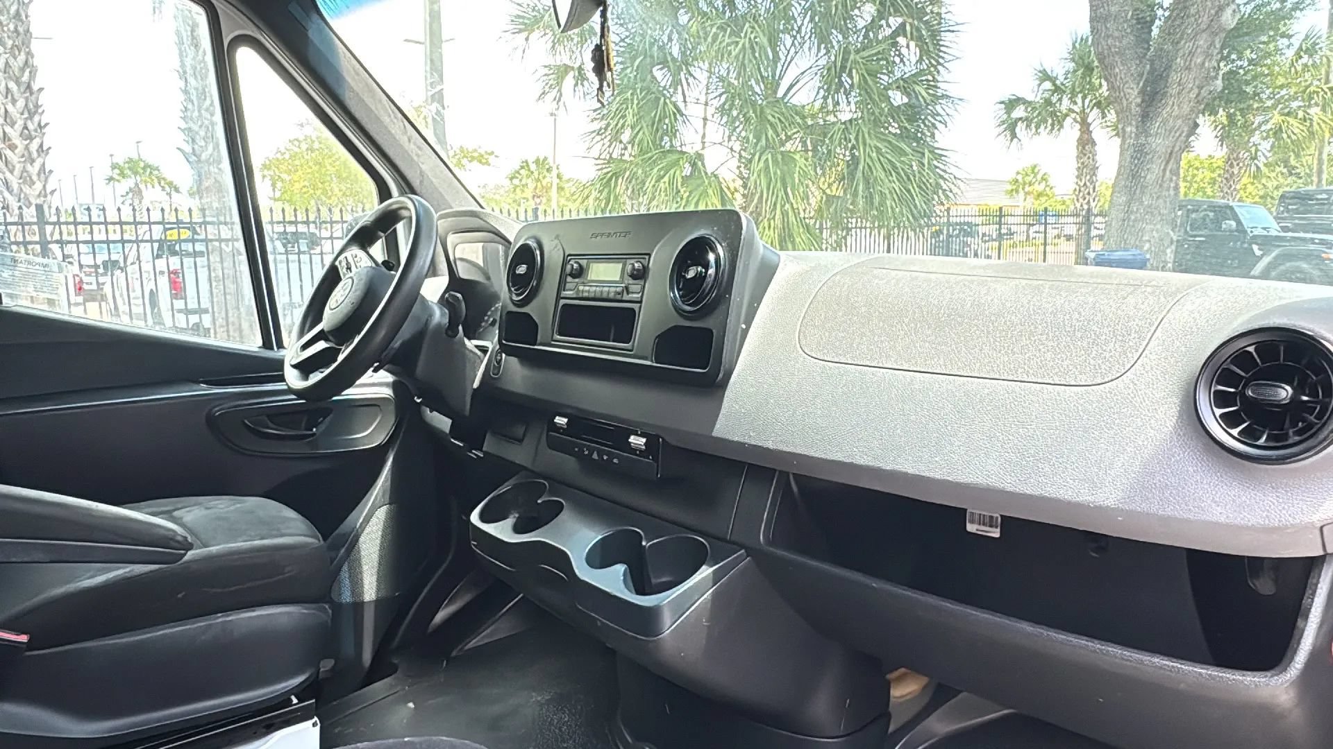 Used 2021 Freightliner Sprinter 2500 RWD image 9