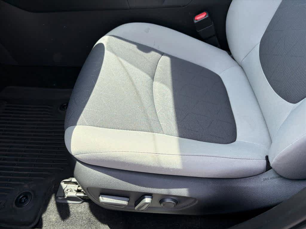 Used 2022 Toyota RAV4 XLE AWD/4WD image 23