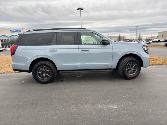 Used 2025 Ford Expedition Tremor image 2