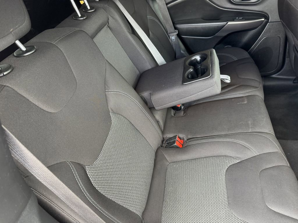 Used 2020 Jeep Cherokee Latitude AWD/4WD image 26