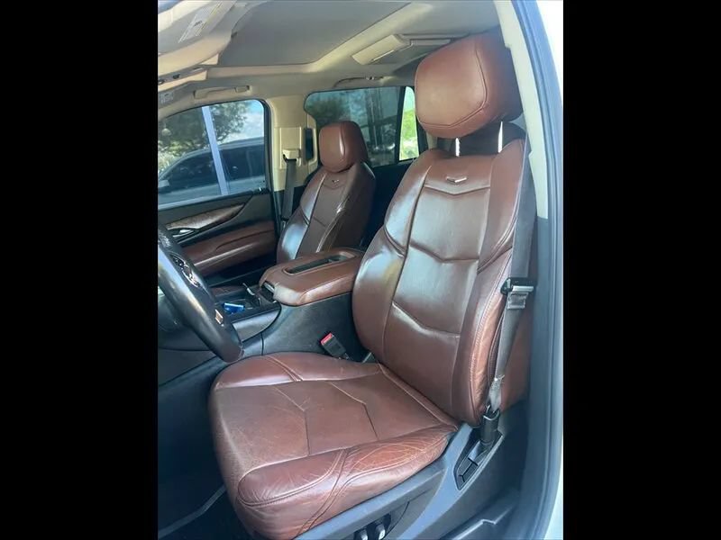 Used 2015 Cadillac Escalade Premium RWD image 9