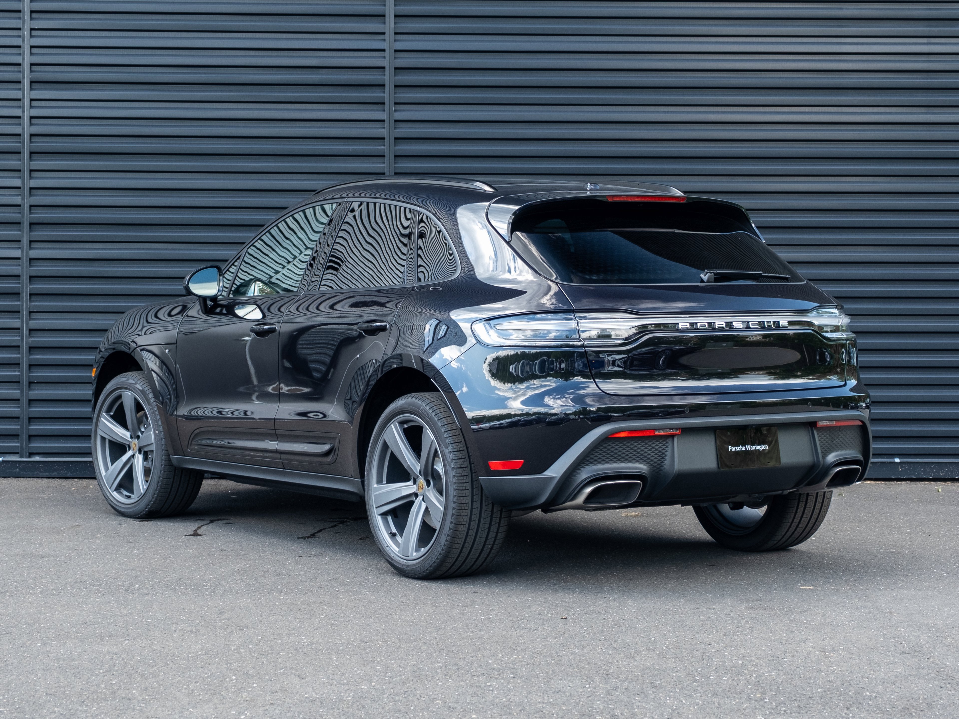 Certified 2025 Porsche Macan image 3