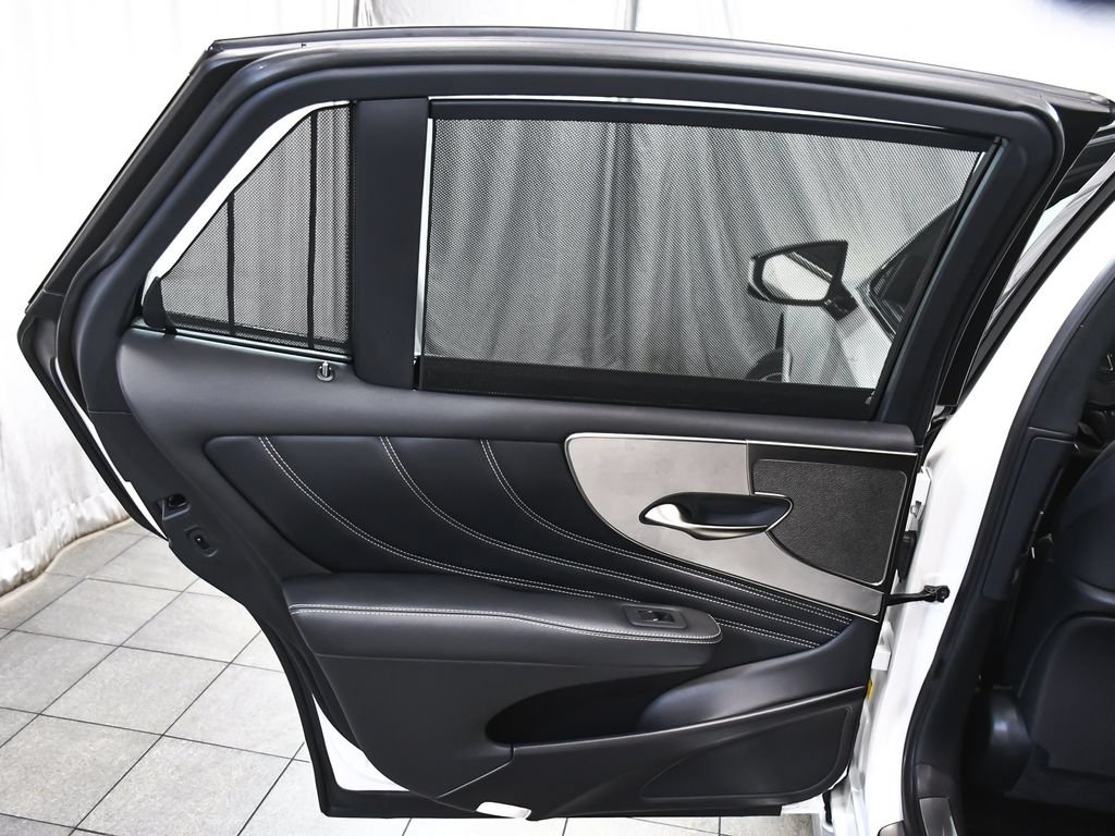 Used 2022 Lexus LS 500h AWD w/ Luxury Package image 12