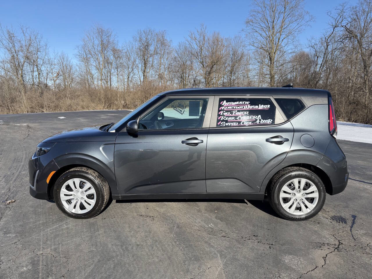 Used 2023 Kia Soul LX image 2