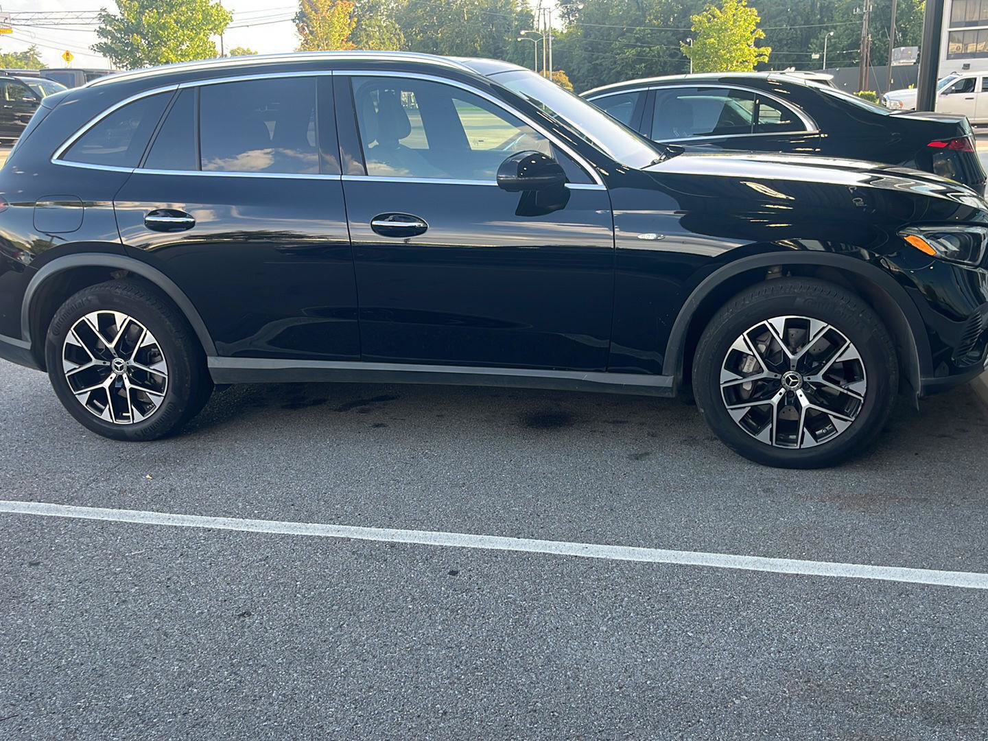 Used 2025 Mercedes-Benz GLC 350e 4MATIC image 2