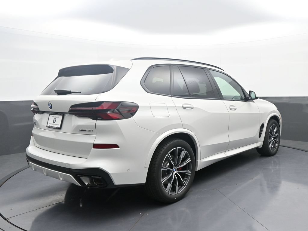 New 2026 BMW X5 xDrive40i w/ M Sport Package AWD/4WD image 7