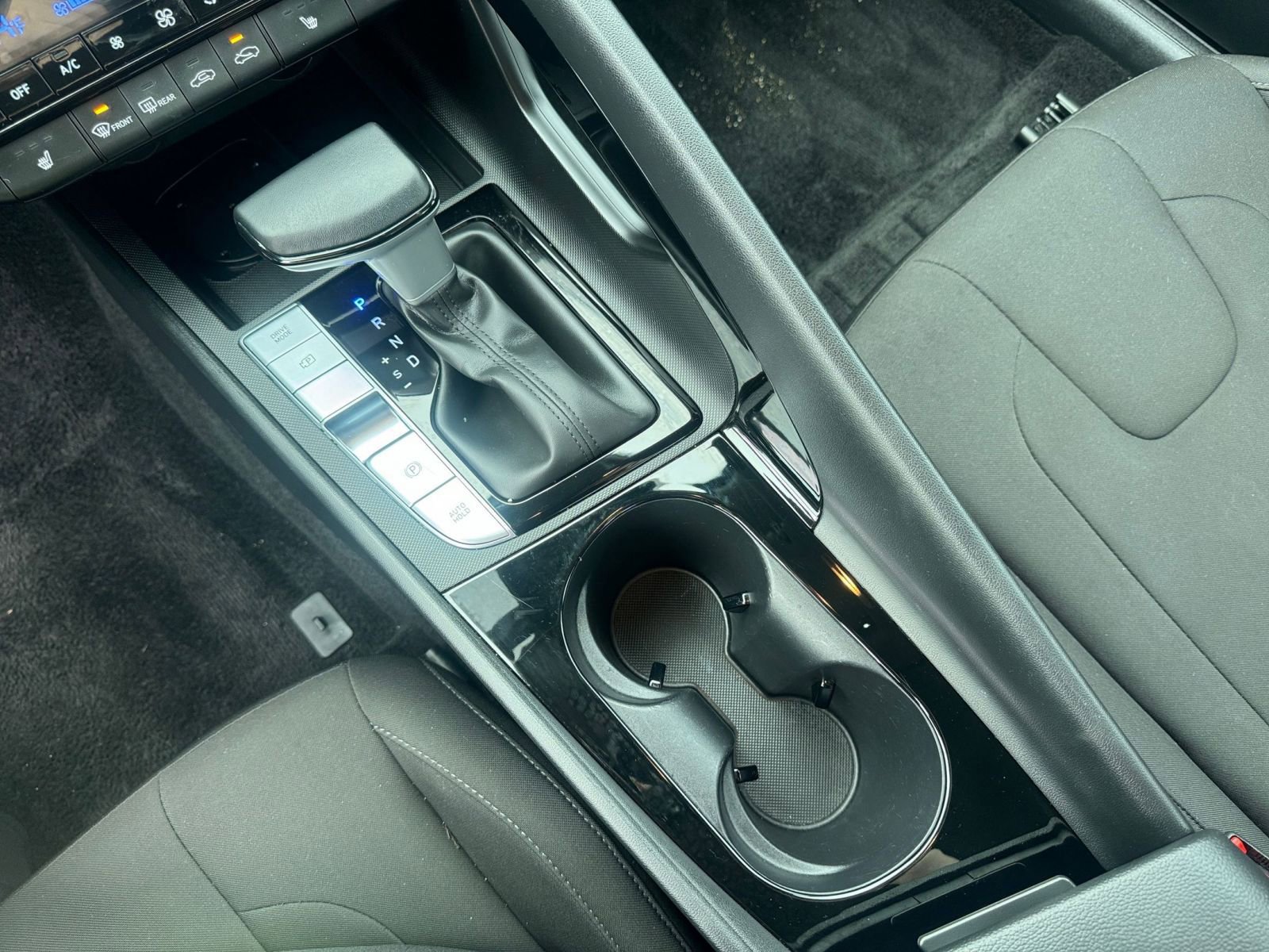 Used 2025 Hyundai Elantra SEL image 41