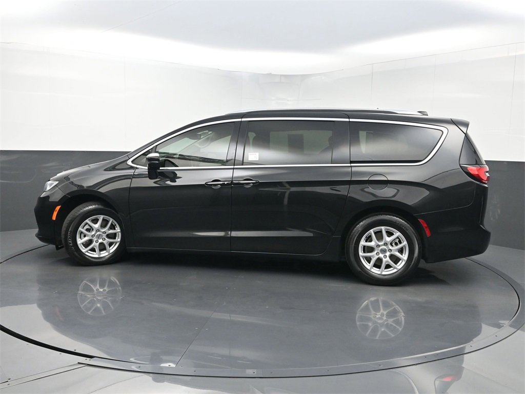 Used 2021 Chrysler Pacifica Touring-L image 44