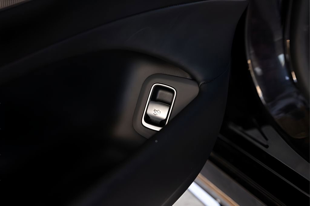 Used 2022 Mercedes-Benz S 580 4MATIC Sedan w/ AMG Line Package image 41