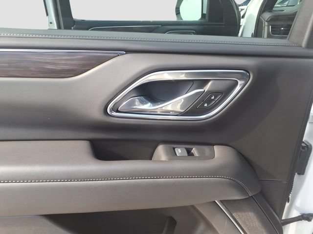 Used 2024 Chevrolet Suburban Z71 w/ Luxury Package AWD/4WD image 8