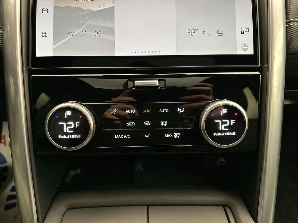 Certified 2025 Land Rover Discovery Dynamic SE AWD/4WD image 11