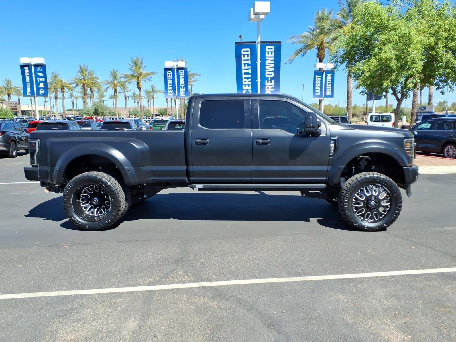 Used 2022 Ford F450 Platinum w/ FX4 Off-Road Package AWD/4WD image 3
